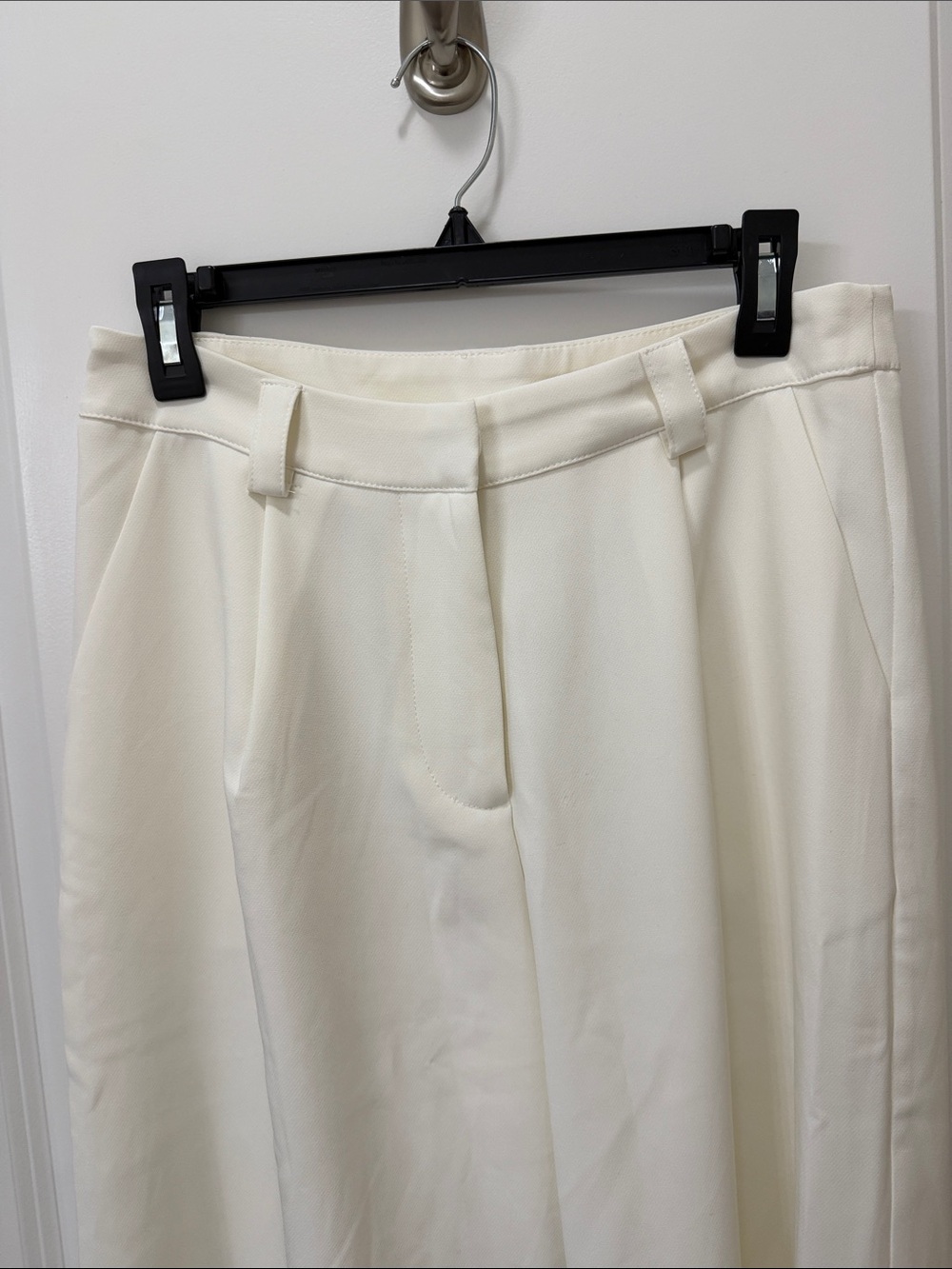 Olivaceous Wide-Leg Cream Trousers with Pleated Front - Picture 4 of 6
